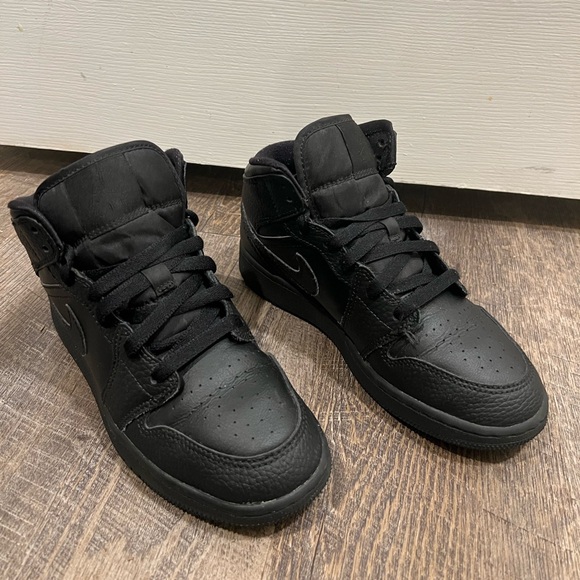 Nike Air Jordan Mid Triple Black GS - Picture 3 of 9